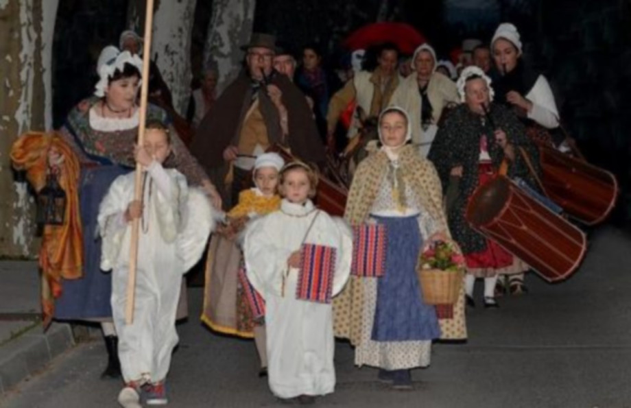 Les Milles (13)  16h30 Cours Marcel Bremond: départ du cortège  17h00 Chapelle du Serre, Les Milles, bénédiction Gratuit. Renseignements : 06 07 48 19 13  louroudelet@orange.fr Le cortège s'anime avec les animaux depuis le cours Marcel Brémond jusqu'à la chapelle du Serre, représentant une véritable crèche vivante. Une petite halte dans la cours de l'église, présentera des scénettes autour de la Pastorale. Le public est invité à se costumer et à se joindre au cortège, muni de « fanaux » (lanterne). A la chapelle, la bénédiction et les offrandes se feront autour de chants, danses et musiques traditionnelles.